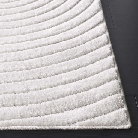 Safavieh Selena 4'-0" x 6'-0" Rug in Ivory