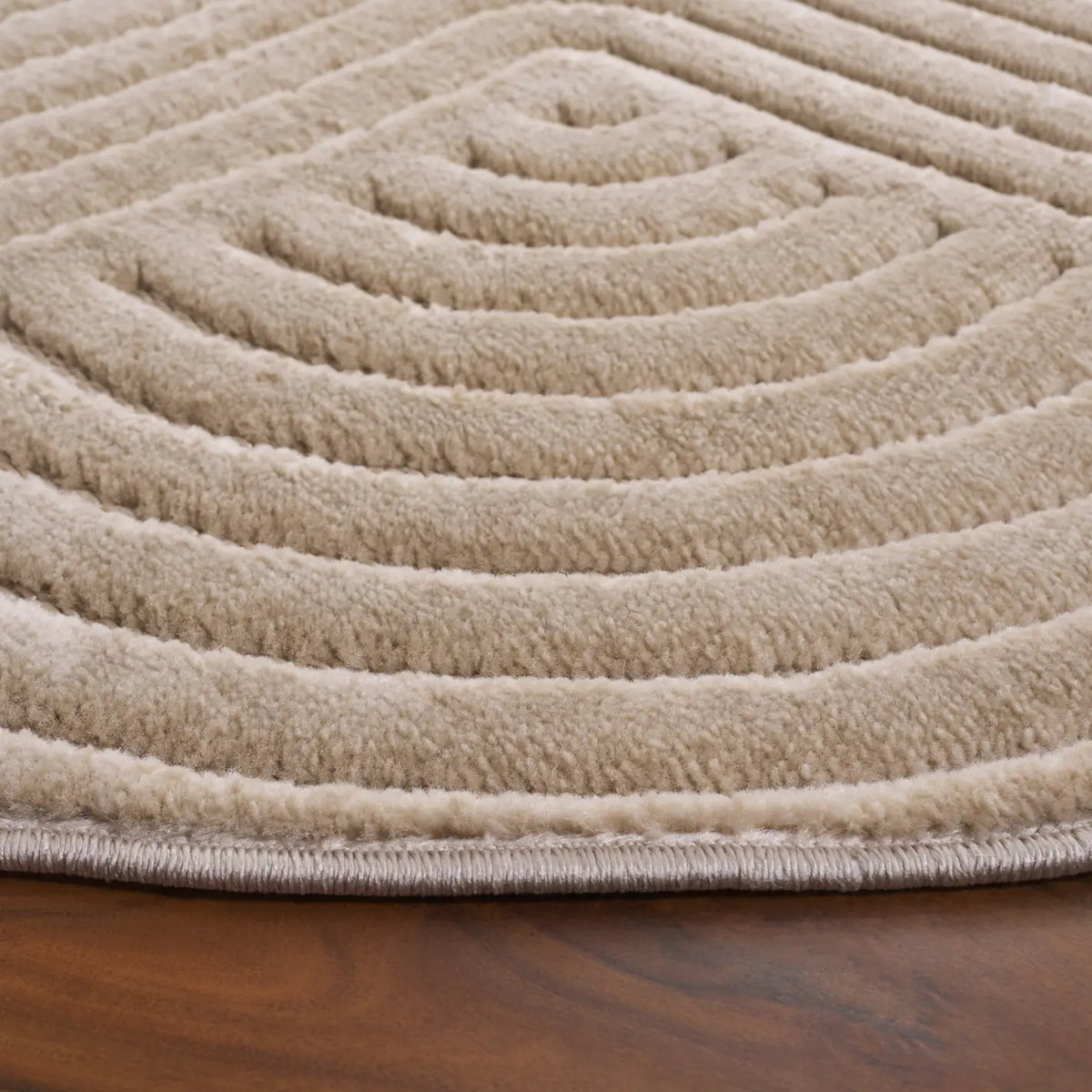 Safavieh Selena 6'-7" x 6'-7" Rug in Beige