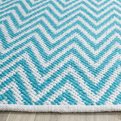 Safavieh Montauk 5'-0" x 7'-0" Rug in Turquoise / Ivory