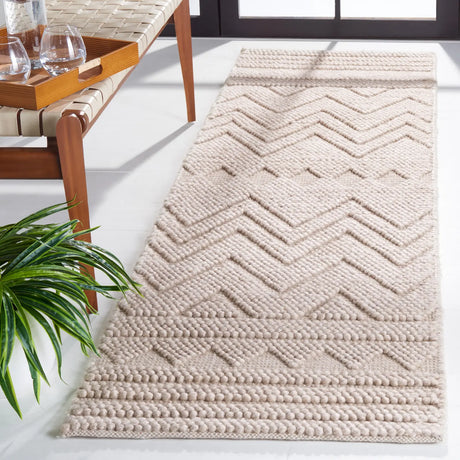 Safavieh Natura 2'-3" x 8'-0" Rug in Beige