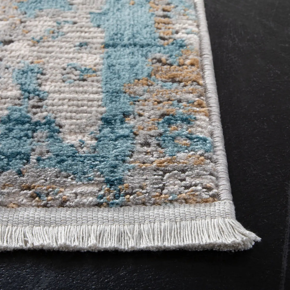 Safavieh Shivan 4'-0" x 6'-0" Rug in Ivory / Grey
