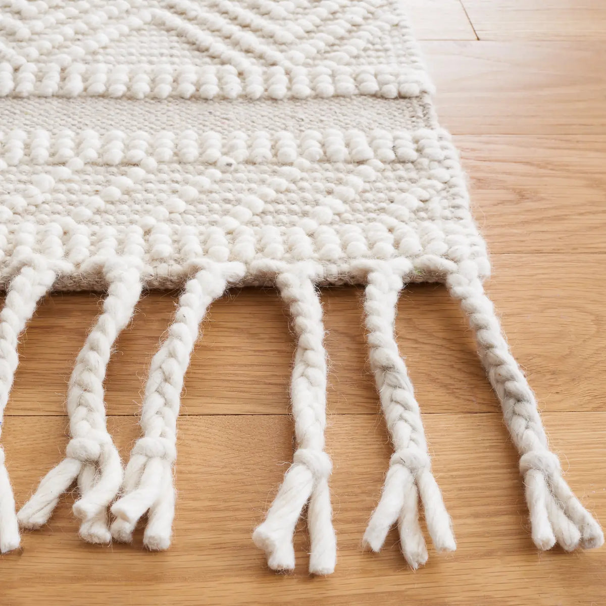 Safavieh Natura 4'-0" x 6'-0" Rug in Ivory / Beige