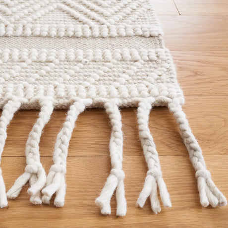 Safavieh Natura 4'-0" x 6'-0" Rug in Ivory / Beige