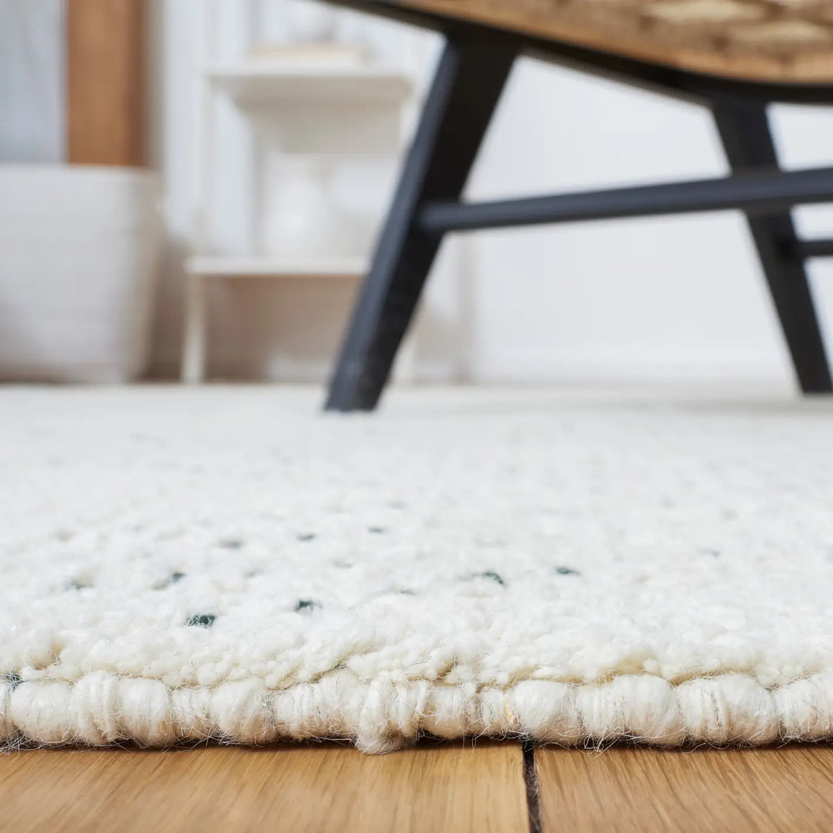 Safavieh Casablanca 4'-0" x 6'-0" Rug in Ivory / Green