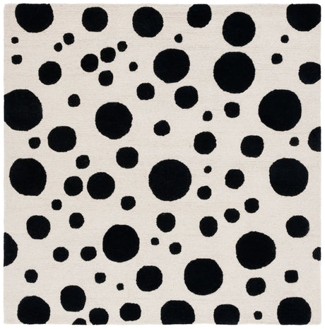 Safavieh Cambridge 6'-0" x 6'-0" Rug in Ivory / Black
