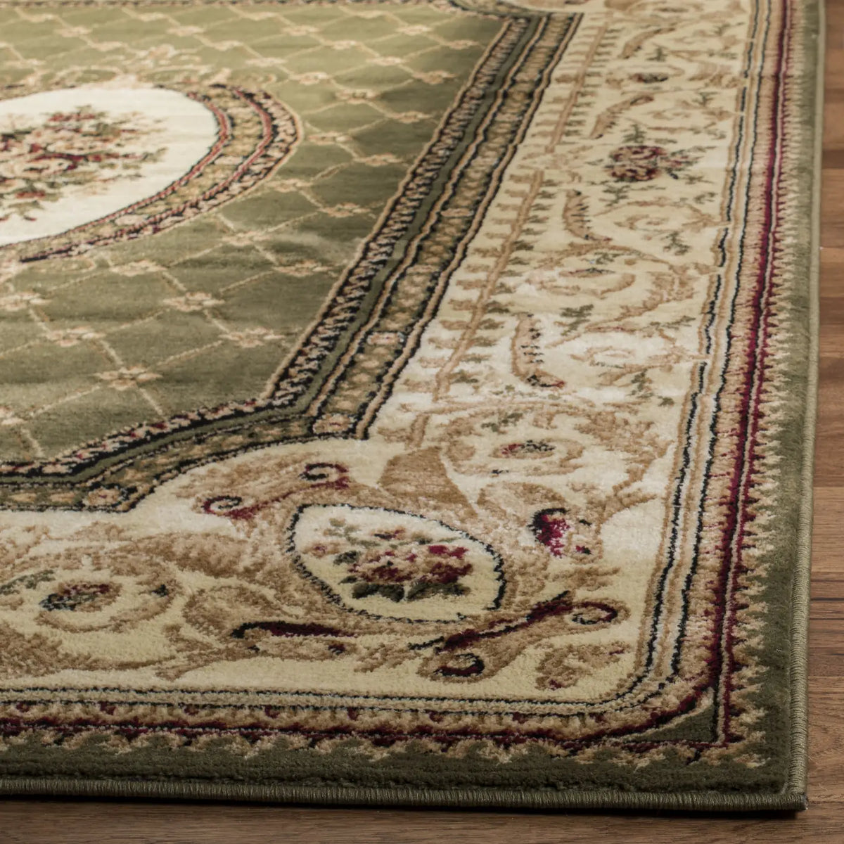 Safavieh Lyndhurst 5'-3" x 7'-6" Rug in Sage / Ivory