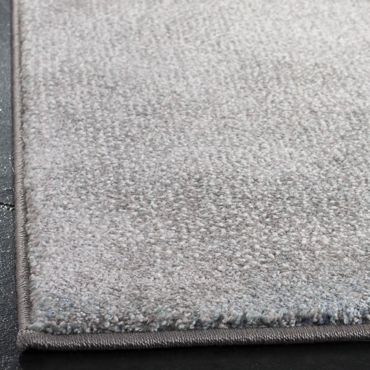 Safavieh Galaxy 4'-0" x 6'-0" Rug in Blue / Grey