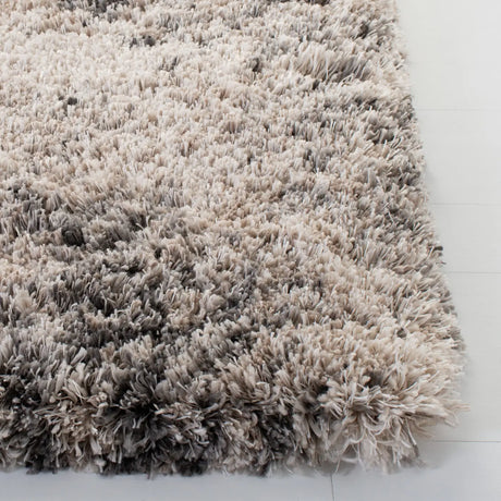 Safavieh Iceland Shag 4'-0" x 6'-0" Rug in Cream / Grey