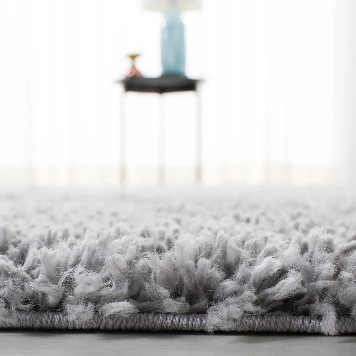 Safavieh August Shag 5'-3" x 7'-6" Rug in Silver