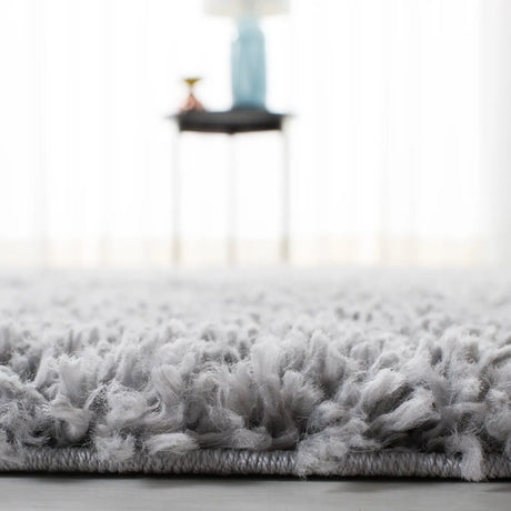 Safavieh August Shag 5'-3" x 7'-6" Rug in Silver