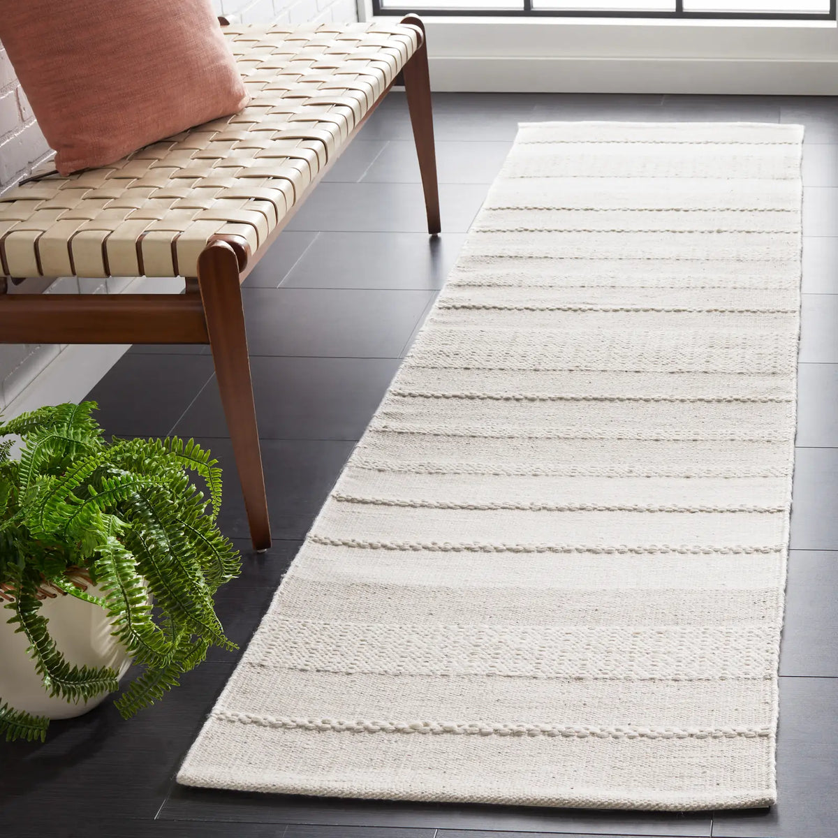 Safavieh Kilim 2'-3" x 8'-0" Rug in Ivory / Grey