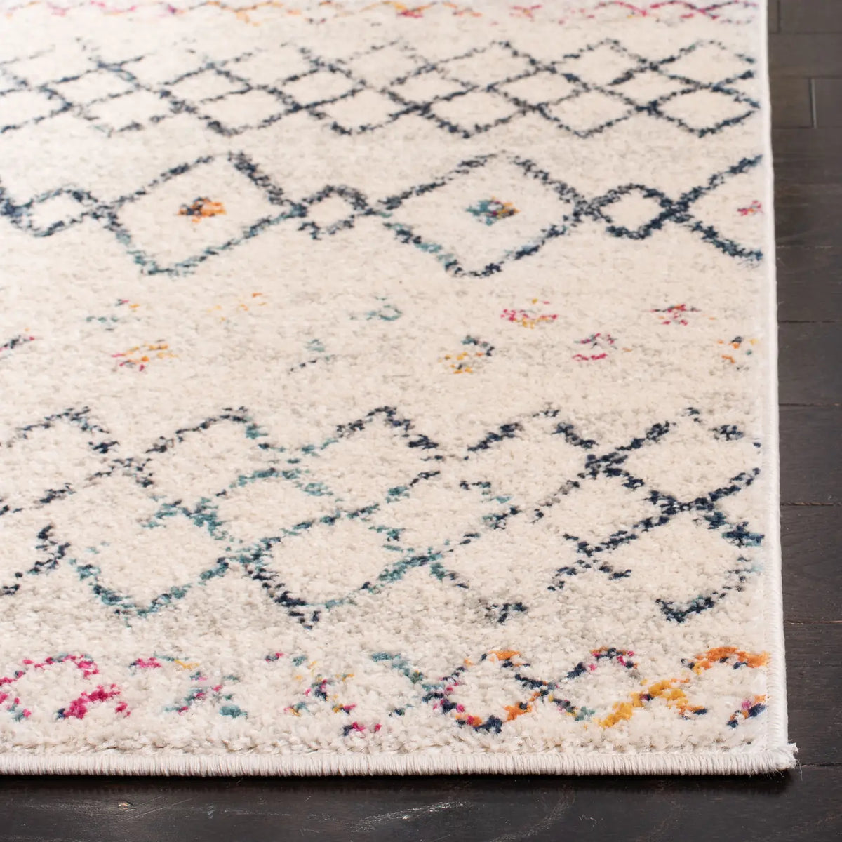 Safavieh Madison 700 4'-0" x 6'-0" Rug in Ivory / Dark Blue