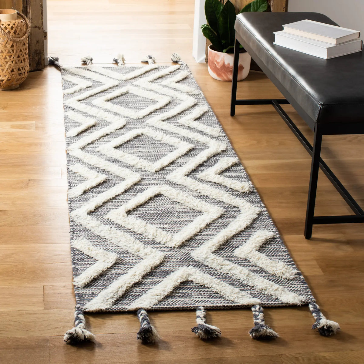 Safavieh Kenya 2'-3" x 8'-0" Rug in Grey / Ivory