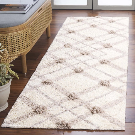 Safavieh Easy Care 2'-3" x 8'-0" Rug in Ivory / Beige