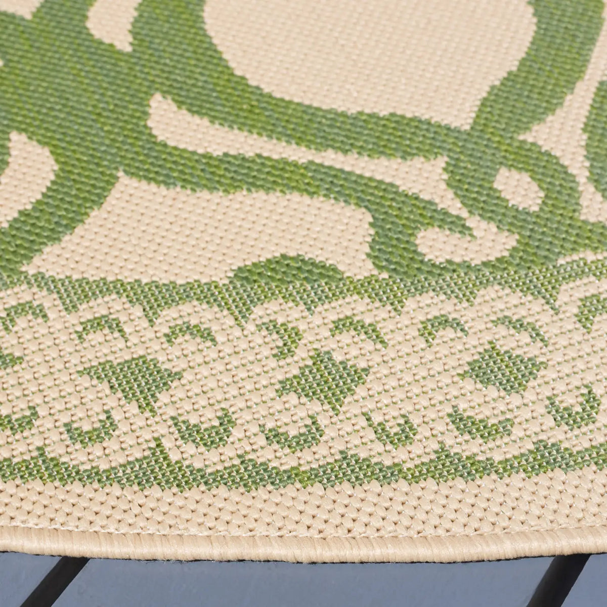 Safavieh Courtyard 5'-3" x 5'-3" Rug in Natural / Olive