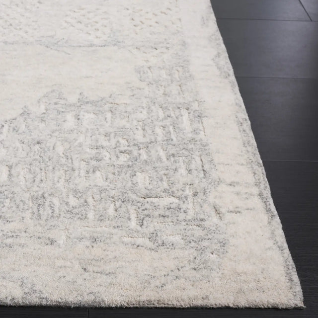 Safavieh Harvest 4'-0" x 6'-0" Rug in Silver / Ivory