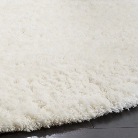 Safavieh Indie Shag 6'-7" x 6'-7" Rug in Creme