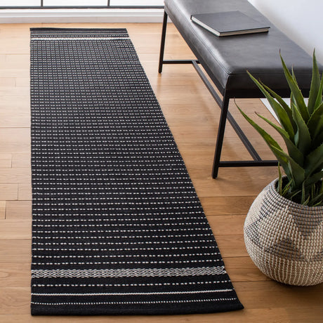 Safavieh Kilim 2'-3" x 11'-0" Rug in Black / Ivory