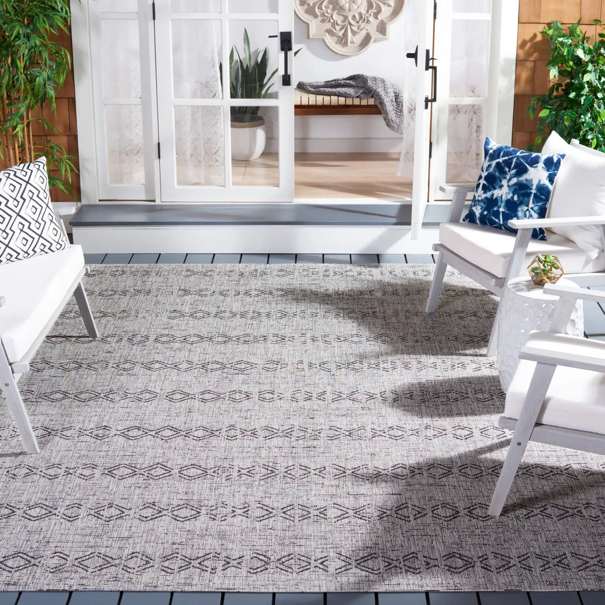Safavieh Courtyard 8'-0" x 10'-0" Rug in Grey / Black