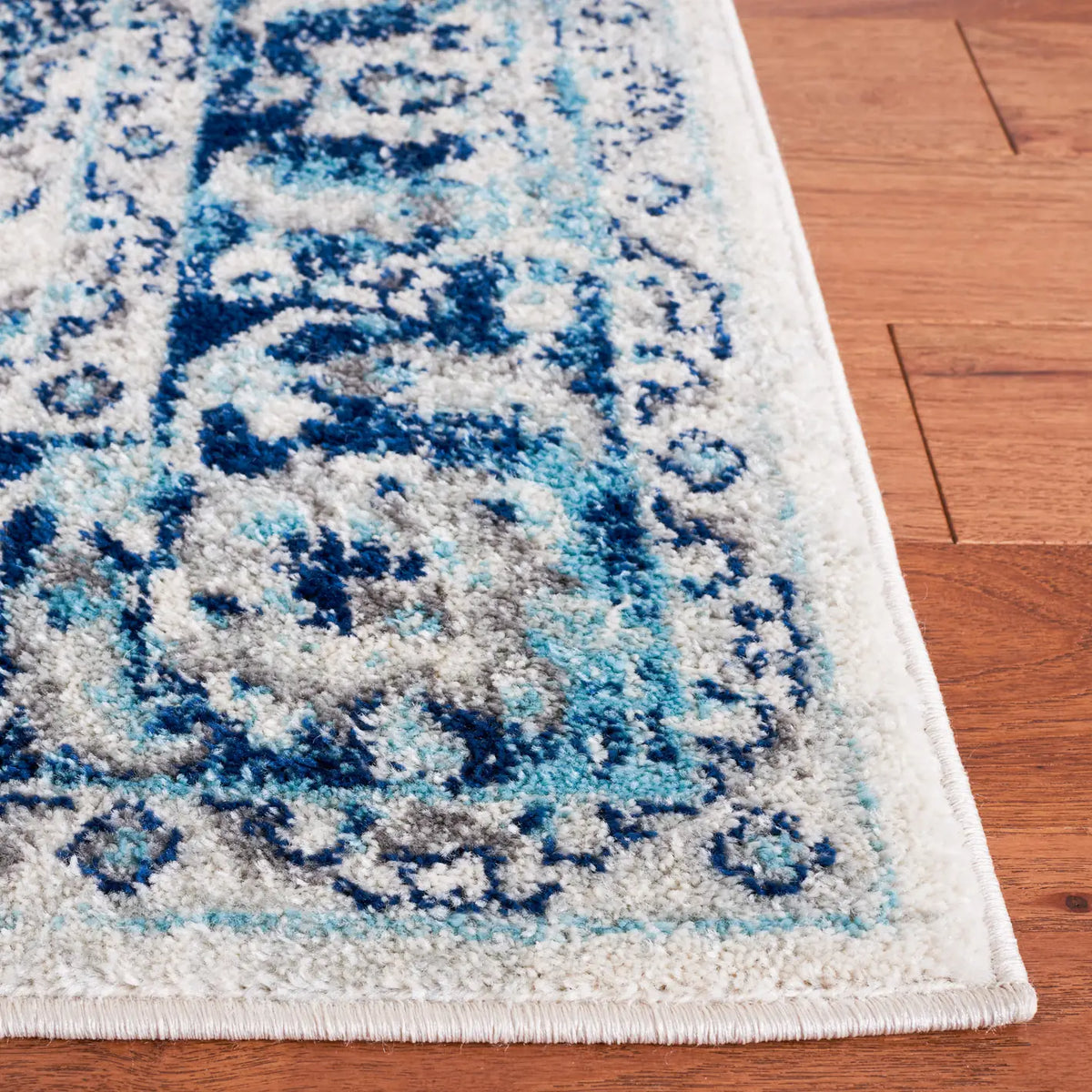 Safavieh Tulum 4'-0" x 6'-0" Rug in Ivory / Blue