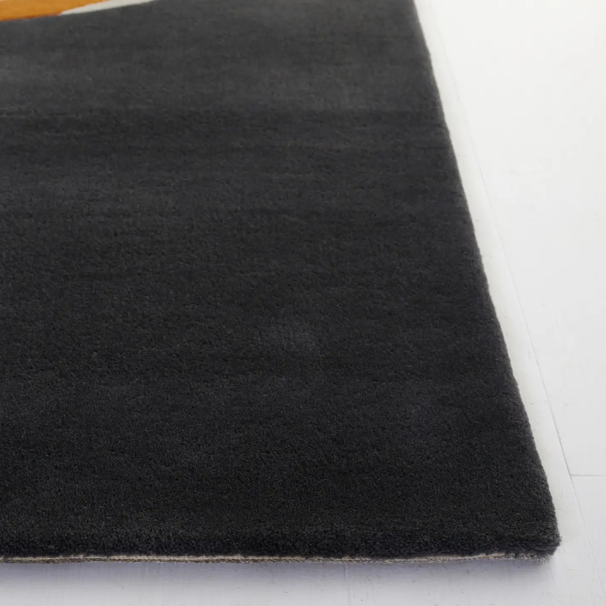 Safavieh Soho 5'-0" x 8'-0" Rug in Charcoal