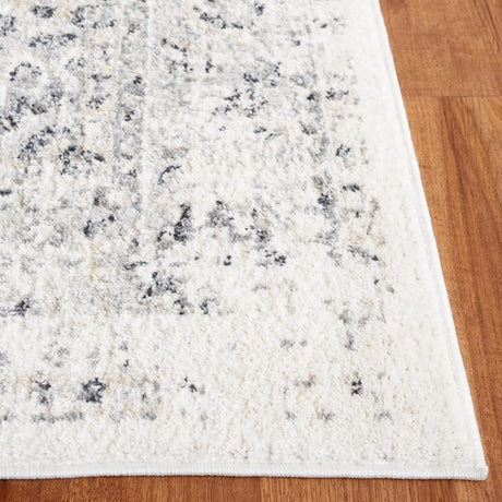 Safavieh Layla 4'-5" x 6'-5" Rug in Ivory / Grey