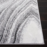 Safavieh Amelia 4'-5" x 6'-5" Rug in Light Grey / Ivory