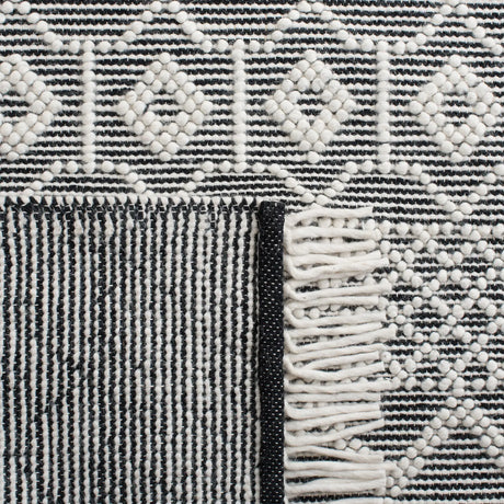 Safavieh Natura 4'-0" x 6'-0" Rug in Ivory / Black