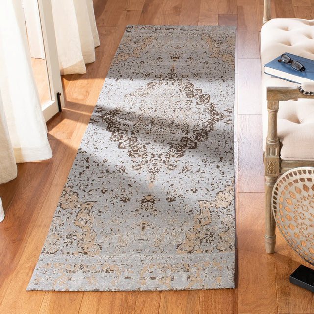 Safavieh Classic Vintage 2'-3" x 8'-0" Rug in Taupe