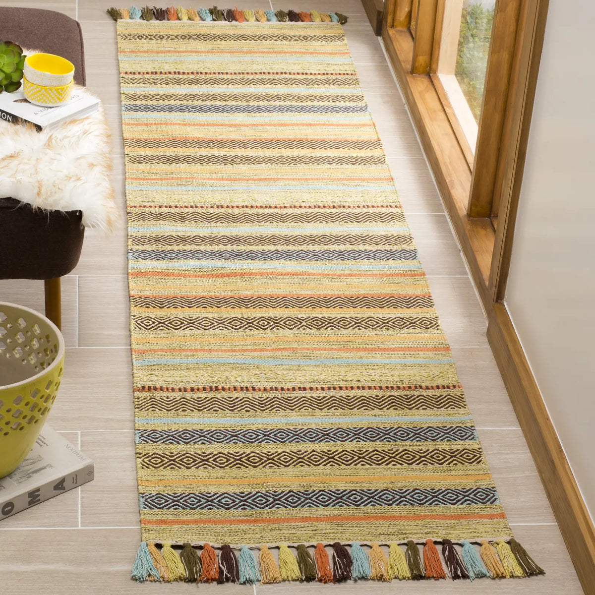 Safavieh Montauk 2'-3" x 8'-0" Rug in Green / Multi