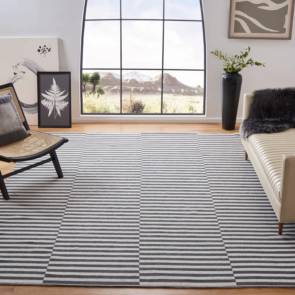 Safavieh Montauk 10'-0" x 14'-0" Rug in Ivory / Grey