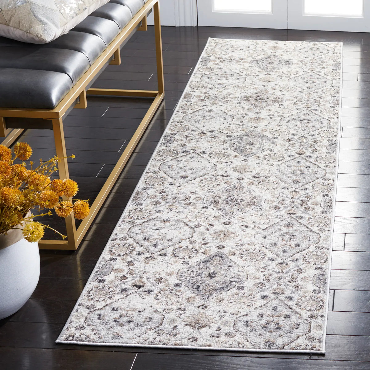 Safavieh Shivan 100 2'-2" x 8'-0" Rug in Ivory / Grey