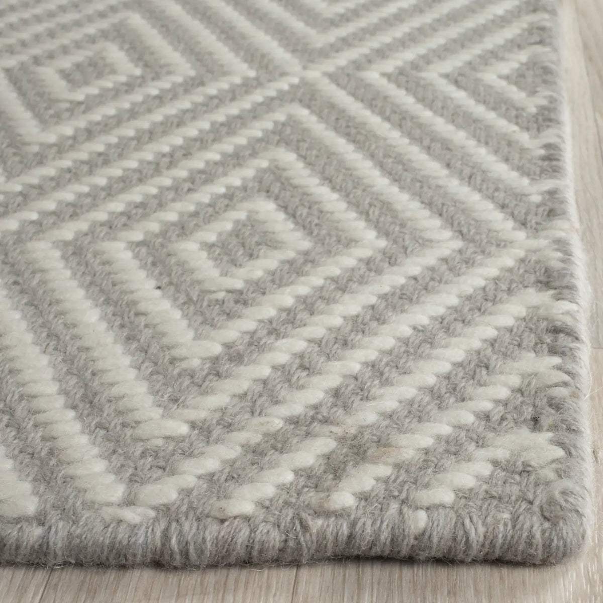 Safavieh Wilton 8'-0" x 10'-0" Rug in Light Grey / Ivory