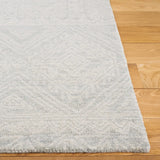 Safavieh Micro-Loop 4'-0" x 6'-0" Rug in Light Grey / Ivory