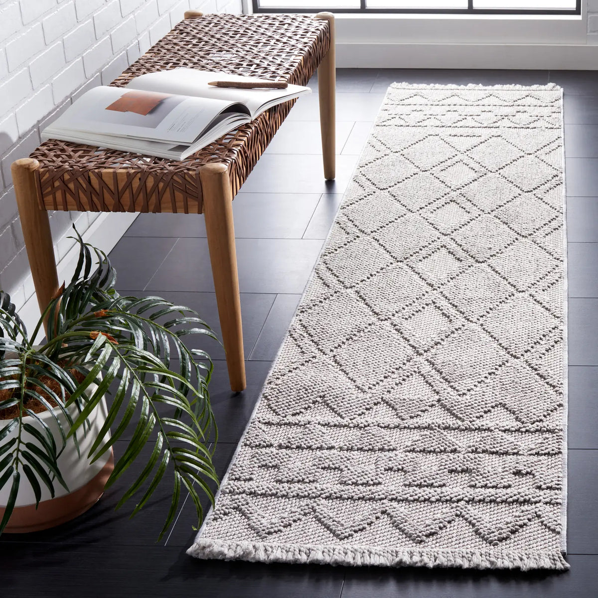 Safavieh Lotus 2'-0" x 8'-0" Rug in Light Grey / Grey
