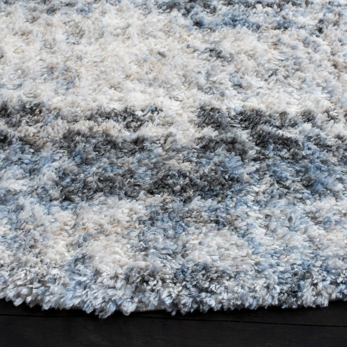 Safavieh Berber Shag 200 6'-7" x 6'-7" Rug in Ivory / Grey