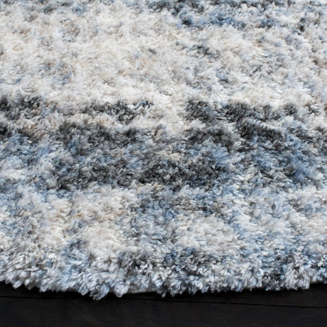 Safavieh Berber Shag 200 6'-7" x 6'-7" Rug in Ivory / Grey