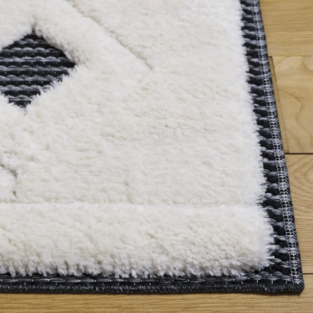 Safavieh Celebrity 800 4'-0" x 6'-0" Rug in Ivory / Black