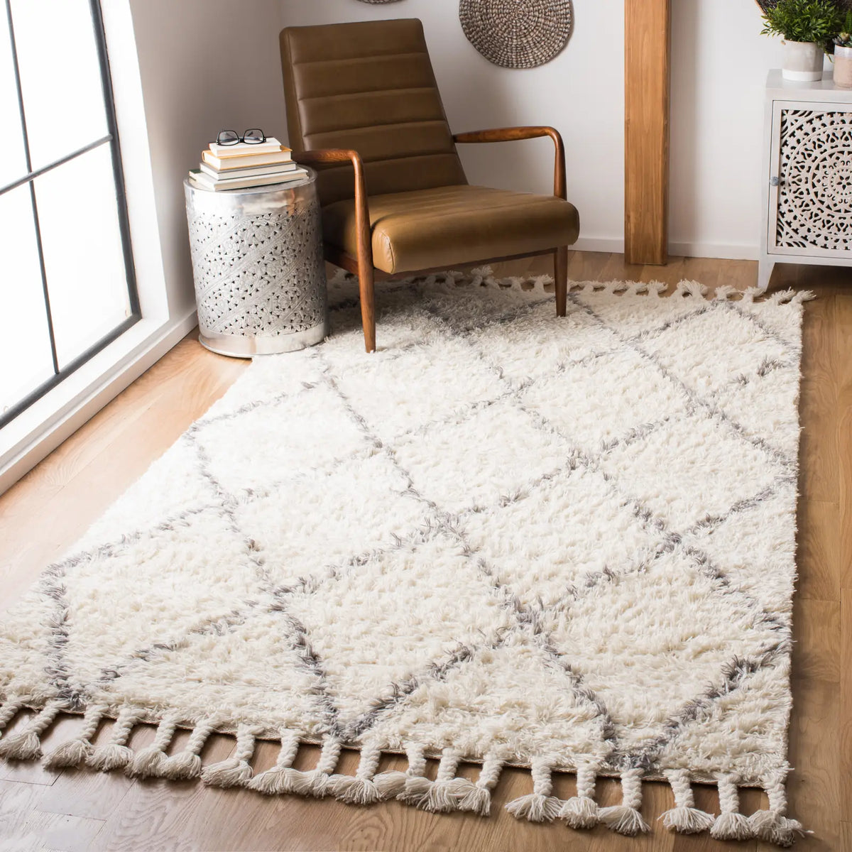 Safavieh Casablanca 5'-0" x 8'-0" Rug in Grey / Ivory