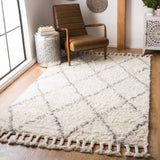 Safavieh Casablanca 5'-0" x 8'-0" Rug in Grey / Ivory
