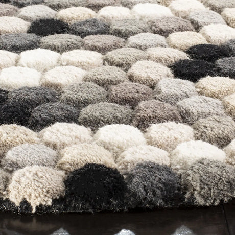 Safavieh Soho 6'-0" x 6'-0" Rug in Ivory / Grey