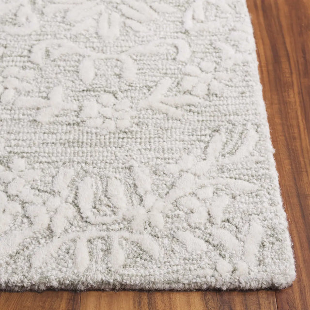 Safavieh Pine 4'-0" x 6'-0" Rug in Light Green / Ivory