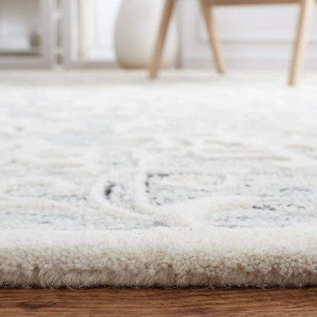 Safavieh Metro 4'-0" x 6'-0" Rug in Grey / Ivory