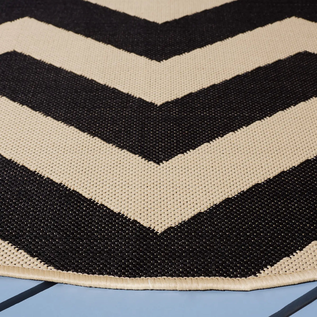 Safavieh Courtyard 5'-3" x 5'-3" Rug in Black / Beige
