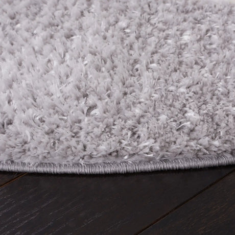Safavieh Tahoe Shag 6'-7" x 6'-7" Rug in Light Grey / White