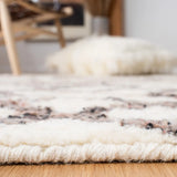 Safavieh Casablanca 4'-0" x 6'-0" Rug in Ivory / Pink