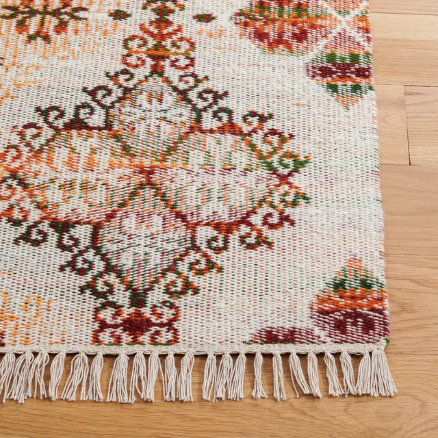 Safavieh Kilim 4'-0" x 6'-0" Rug in Ivory / Gold