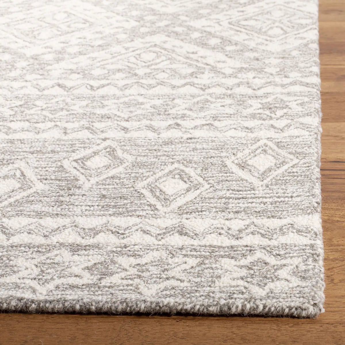 Safavieh Micro-Loop 5'-0" x 8'-0" Rug in Dark Grey / Ivory
