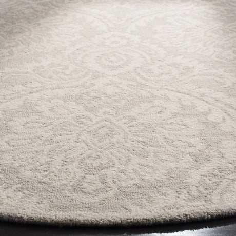 Safavieh Blossom 6'-0" x 6'-0" Rug in Silver / Ivory