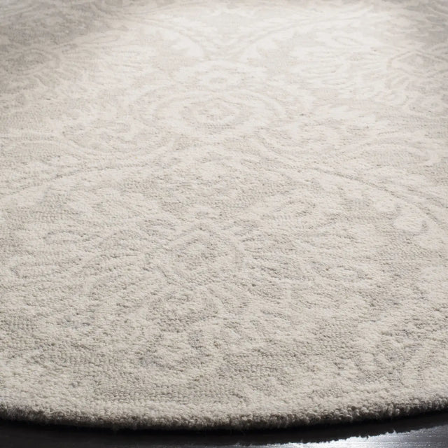 Safavieh Blossom 6'-0" x 6'-0" Rug in Silver / Ivory